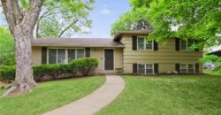 6155 NE Circle View Drive, Kansas City, MO 64118