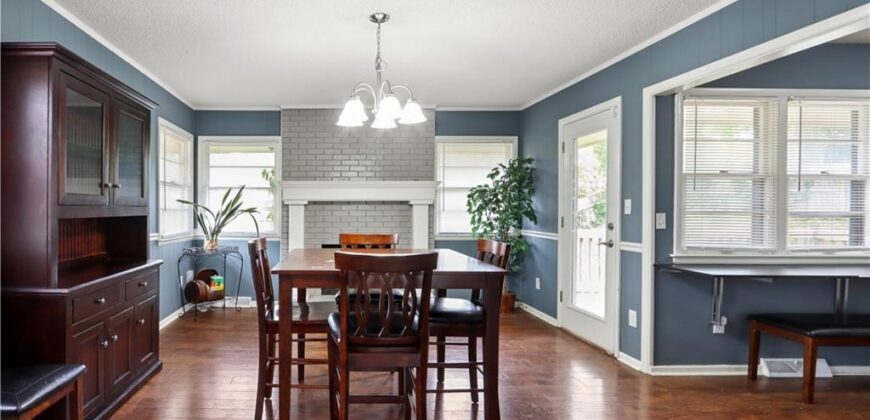 6155 NE Circle View Drive, Kansas City, MO 64118