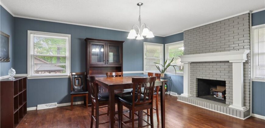 6155 NE Circle View Drive, Kansas City, MO 64118