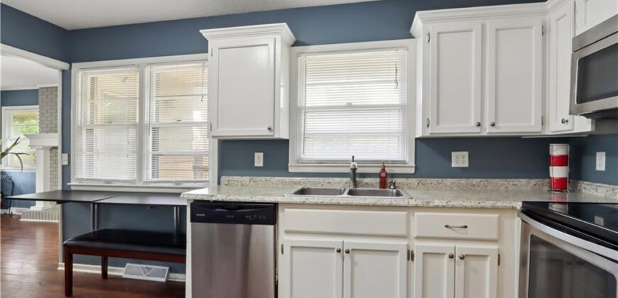 6155 NE Circle View Drive, Kansas City, MO 64118