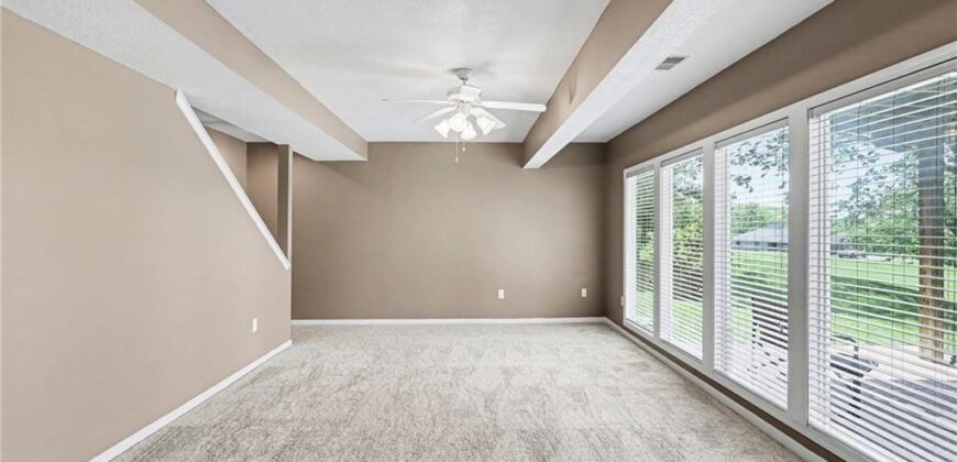 10208 N Spruce Avenue, Kansas City, MO 64156