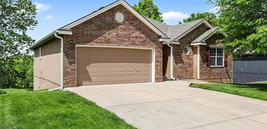 10208 N Spruce Avenue, Kansas City, MO 64156
