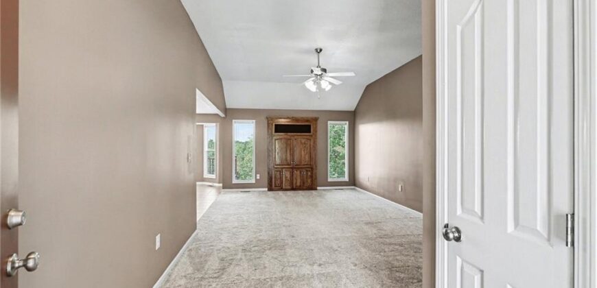 10208 N Spruce Avenue, Kansas City, MO 64156