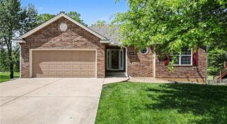 10208 N Spruce Avenue, Kansas City, MO 64156