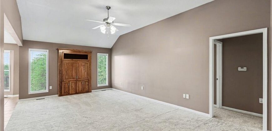 10208 N Spruce Avenue, Kansas City, MO 64156