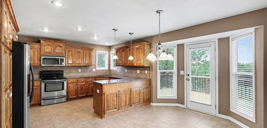 10208 N Spruce Avenue, Kansas City, MO 64156