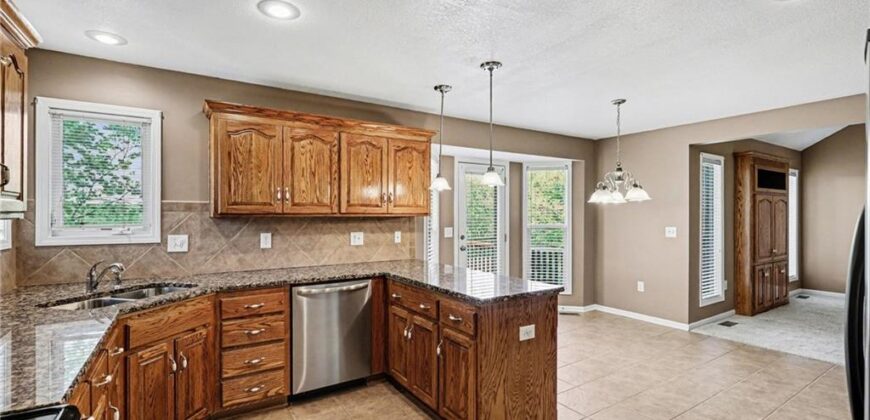 10208 N Spruce Avenue, Kansas City, MO 64156