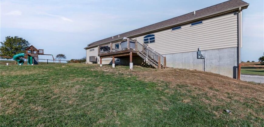 27455 Stephanie Lane, Weston, MO 64098