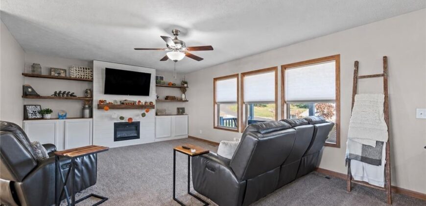 27455 Stephanie Lane, Weston, MO 64098