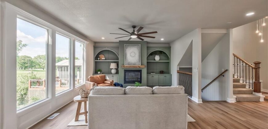 1172 WHITE OAK Lane, Liberty, MO 64068