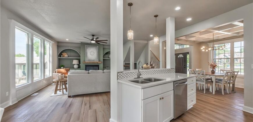 1172 WHITE OAK Lane, Liberty, MO 64068