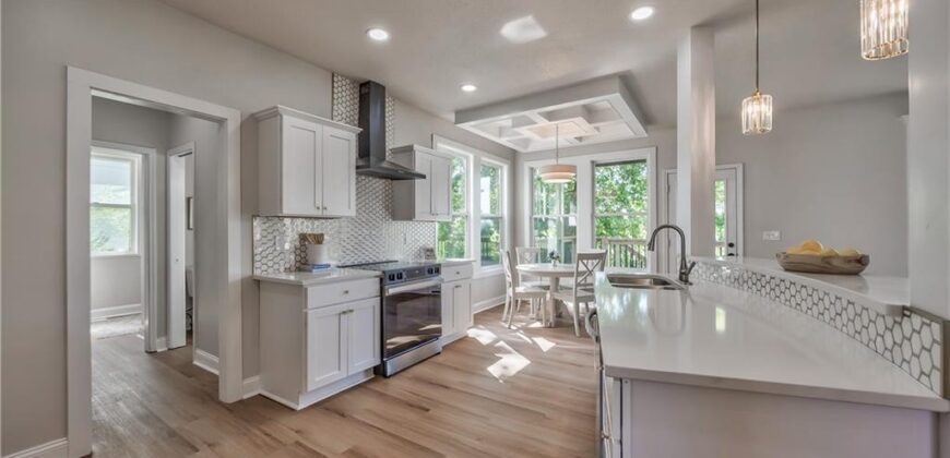 1172 WHITE OAK Lane, Liberty, MO 64068
