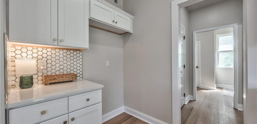 1172 WHITE OAK Lane, Liberty, MO 64068