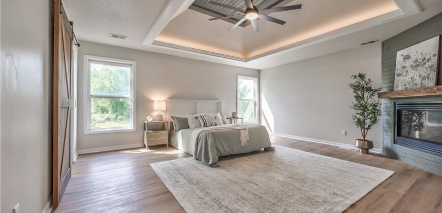 1172 WHITE OAK Lane, Liberty, MO 64068