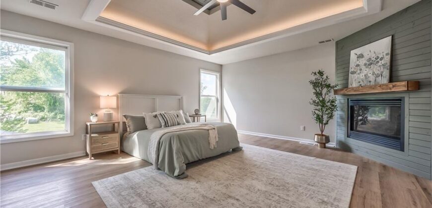1172 WHITE OAK Lane, Liberty, MO 64068