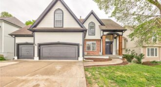 1172 WHITE OAK Lane, Liberty, MO 64068