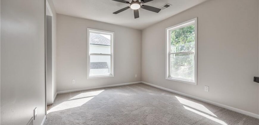 1172 WHITE OAK Lane, Liberty, MO 64068