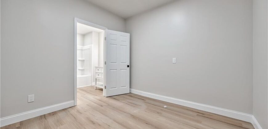 1172 WHITE OAK Lane, Liberty, MO 64068