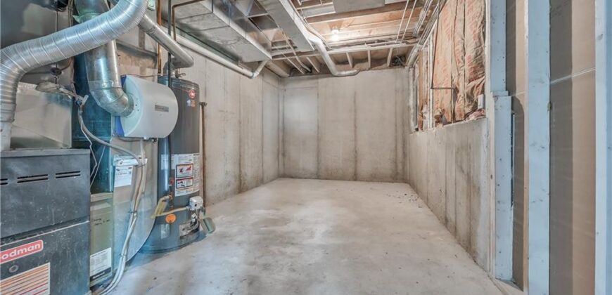 1172 WHITE OAK Lane, Liberty, MO 64068
