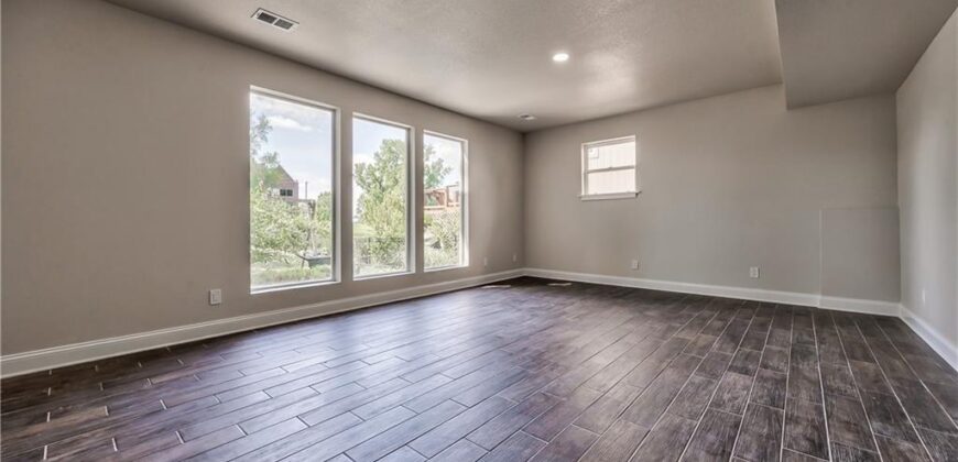 1172 WHITE OAK Lane, Liberty, MO 64068