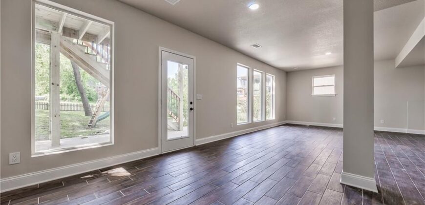 1172 WHITE OAK Lane, Liberty, MO 64068