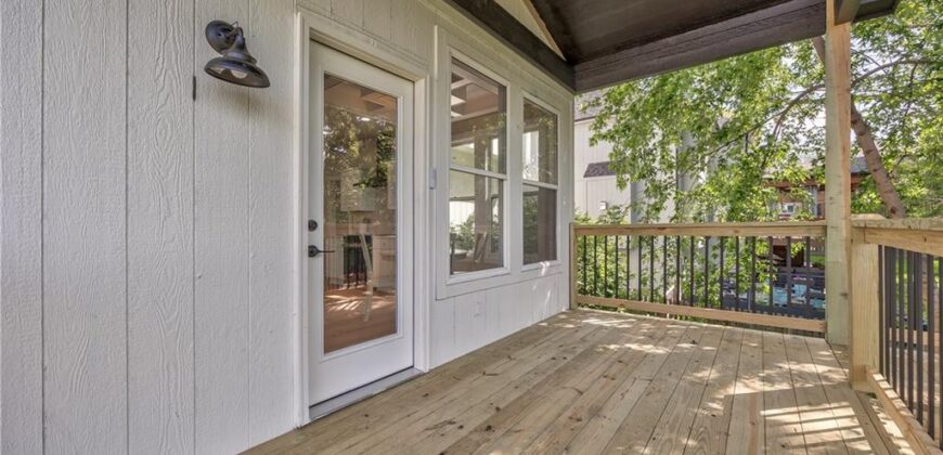 1172 WHITE OAK Lane, Liberty, MO 64068