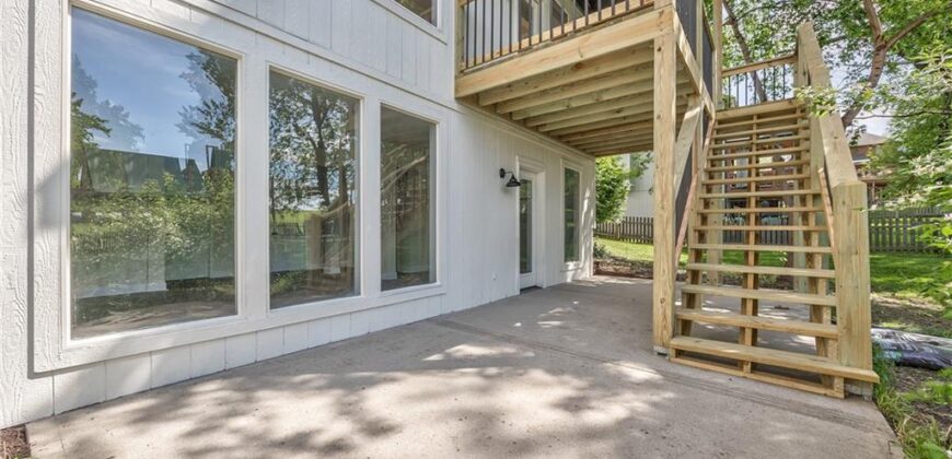 1172 WHITE OAK Lane, Liberty, MO 64068