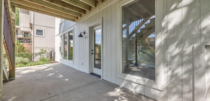 1172 WHITE OAK Lane, Liberty, MO 64068