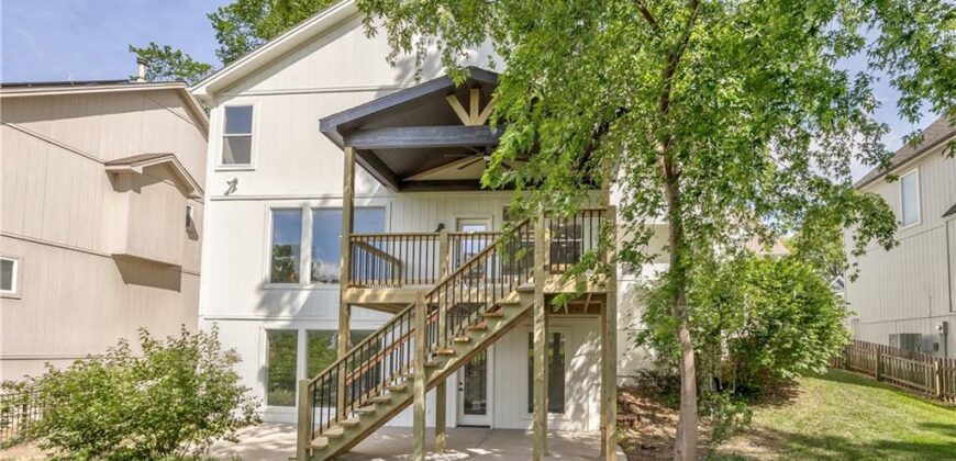 1172 WHITE OAK Lane, Liberty, MO 64068