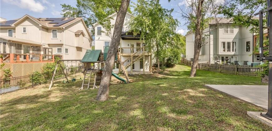 1172 WHITE OAK Lane, Liberty, MO 64068