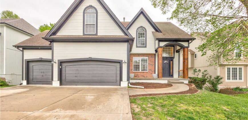 1172 WHITE OAK Lane, Liberty, MO 64068
