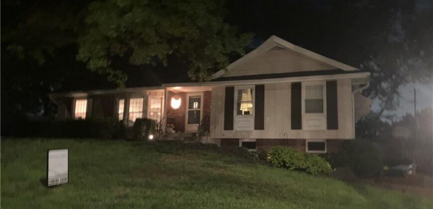 6807 NW Birch Lane, Kansas City, MO 64151