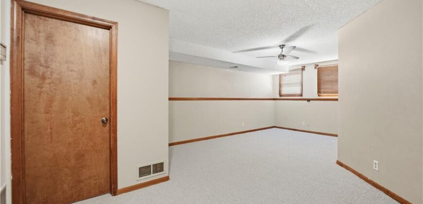 7305 N Richmond Avenue, Kansas City, MO 64158