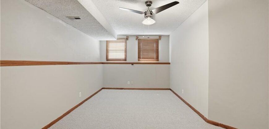 7305 N Richmond Avenue, Kansas City, MO 64158
