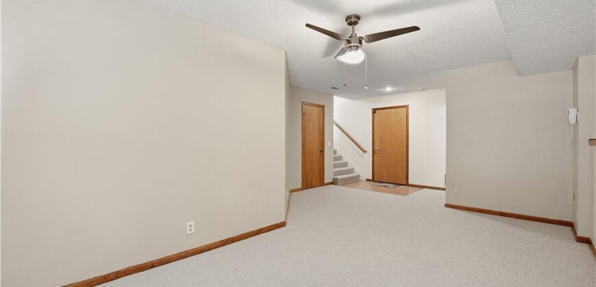 7305 N Richmond Avenue, Kansas City, MO 64158