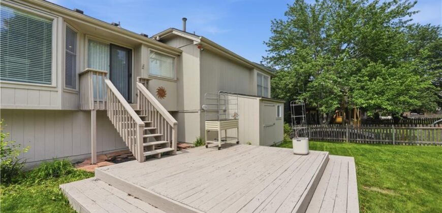 7305 N Richmond Avenue, Kansas City, MO 64158