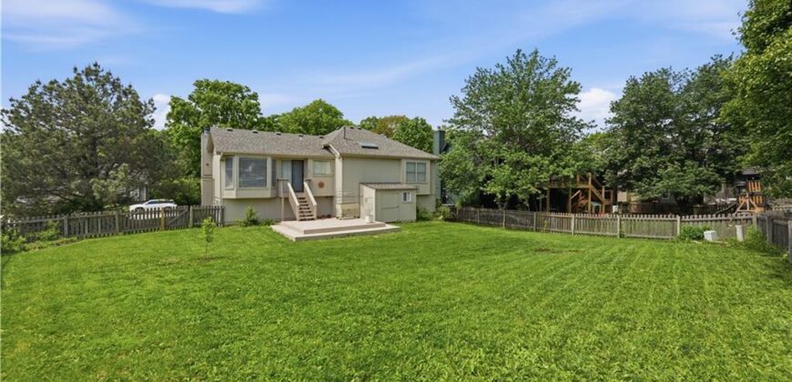 7305 N Richmond Avenue, Kansas City, MO 64158