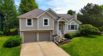 7305 N Richmond Avenue, Kansas City, MO 64158