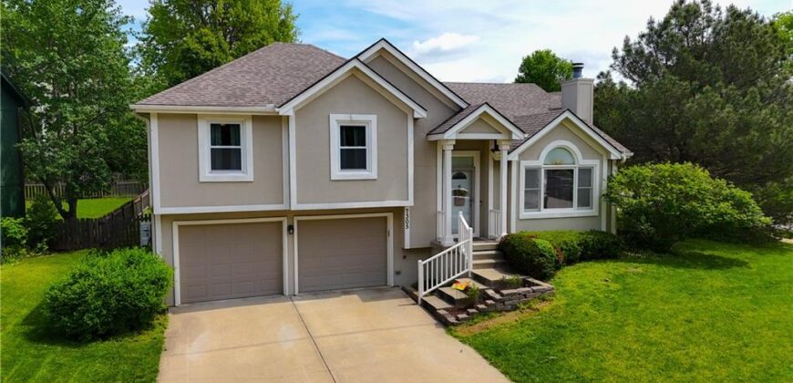 7305 N Richmond Avenue, Kansas City, MO 64158