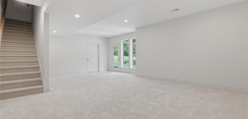 13413 Oakridge Drive, Kearney, MO 64060