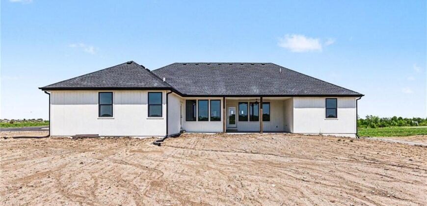 7203 92 Highway, Smithville, MO 64089