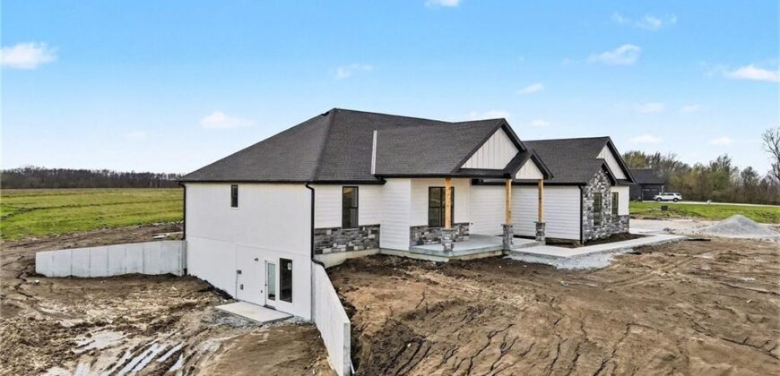 7203 92 Highway, Smithville, MO 64089