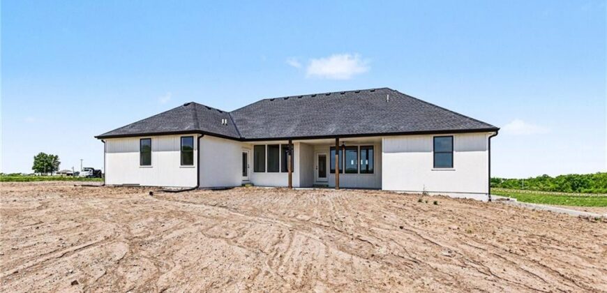 7203 92 Highway, Smithville, MO 64089