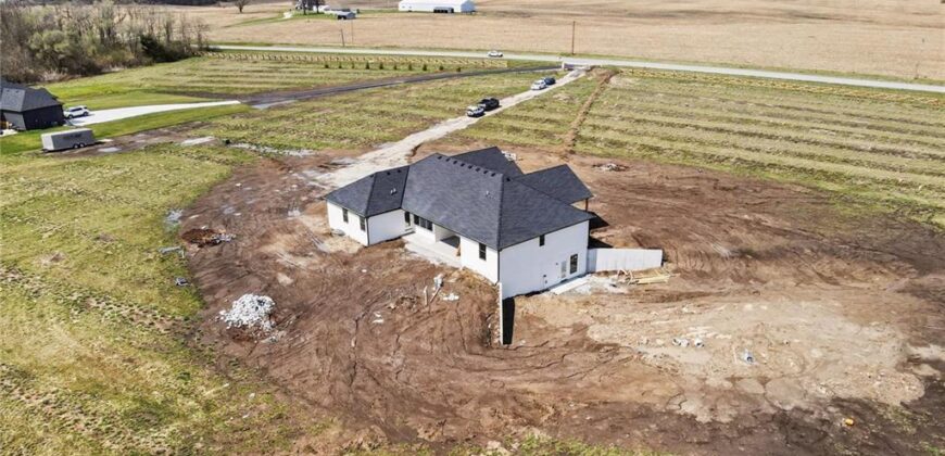 7203 92 Highway, Smithville, MO 64089