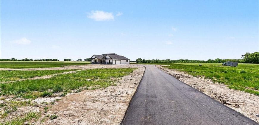 7203 92 Highway, Smithville, MO 64089