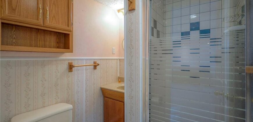 6509 NW Twin Oaks Drive, Kansas City, MO 64151