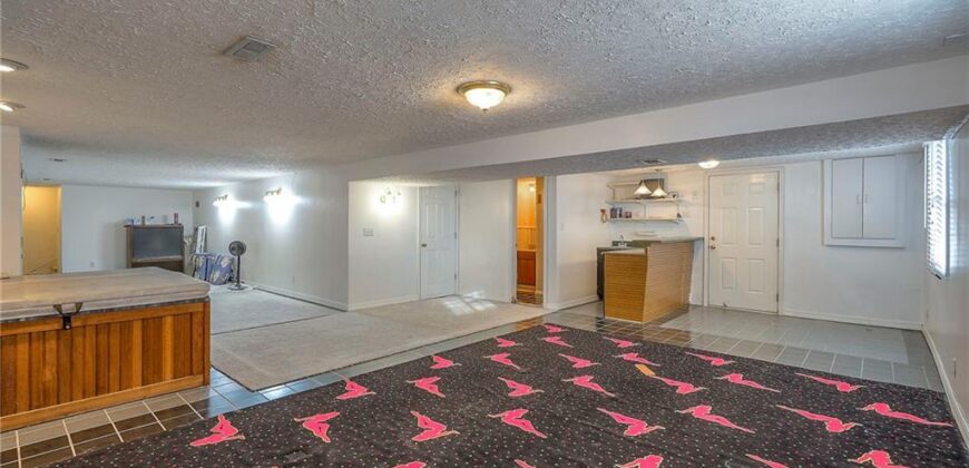 6509 NW Twin Oaks Drive, Kansas City, MO 64151