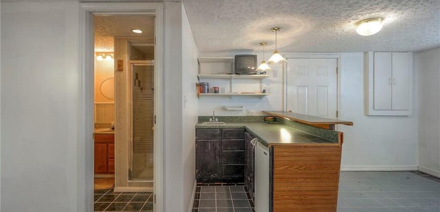 6509 NW Twin Oaks Drive, Kansas City, MO 64151