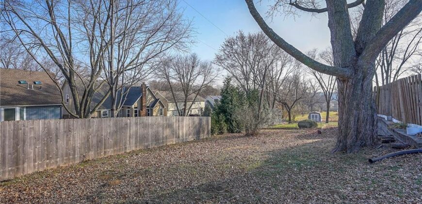 6509 NW Twin Oaks Drive, Kansas City, MO 64151