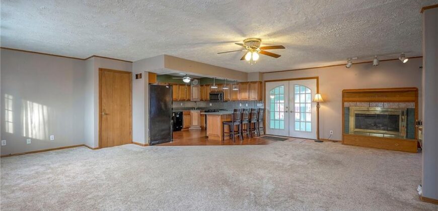 6509 NW Twin Oaks Drive, Kansas City, MO 64151
